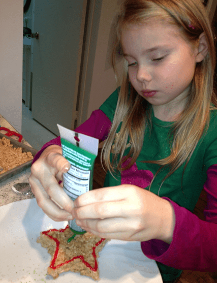 Decorating Christmas Gingerbread Pops